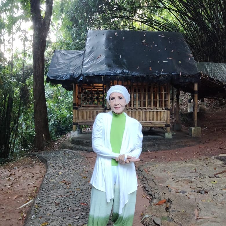 Tak banyak yang tahu gadis rambut curly ini ternyata mertua Fairuz A Rafiq, begini kabar terbarunya