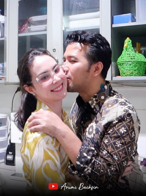 Nggak ambil pusing tanggapi efisiensi, Emil Dardak bongkar kelakuan Arumi Bachsin demi bisa renovasi