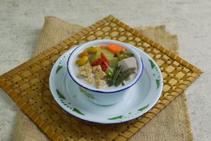 5 Kebiasaan salah saat masak yang bikin makanan jadi hambar