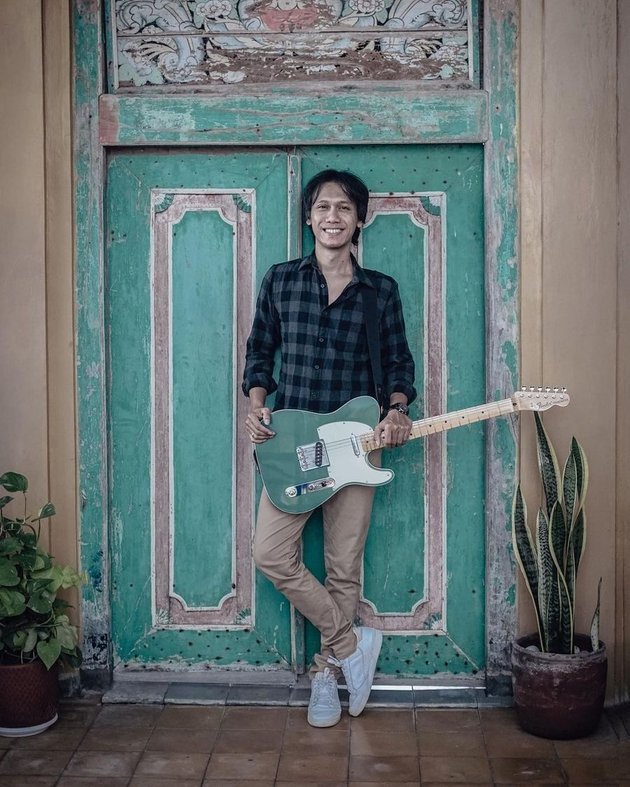 Musisi top tapi nggak neko-neko, intip 11 potret rumah Eross SO7 di Jogja yang jauh dari mewah