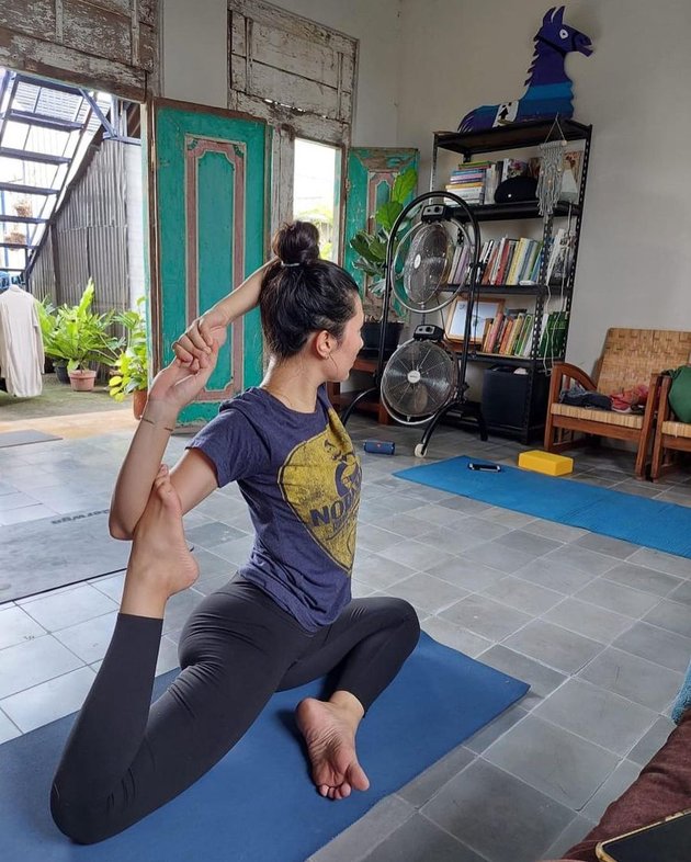 Musisi top tapi nggak neko-neko, intip 11 potret rumah Eross SO7 di Jogja yang jauh dari mewah