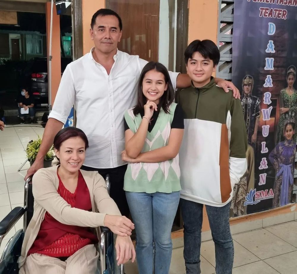 Pemeran suami Suzanna di film horor ini ternyata pamannya Raisa, begini 11 potret gagahnya di usia 60