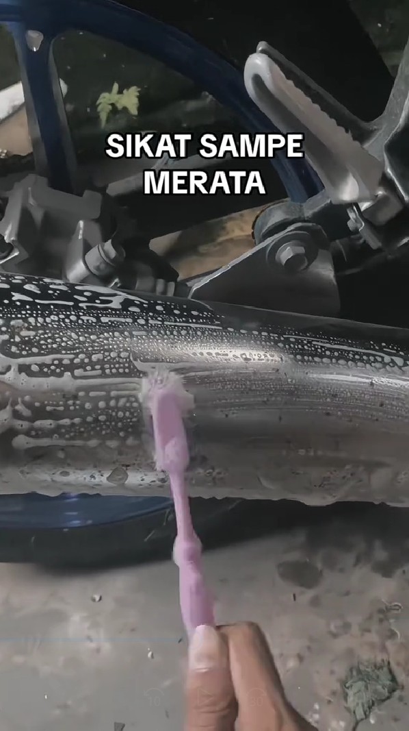 Trik mudah hempaskan karat pada knalpot tanpa diamplas, cuma modal 5 ribu auto glowing seperti baru