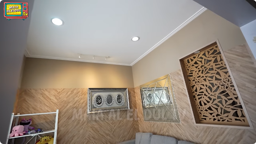 Hasil keringat sendiri usai cerai bisa beli rumah baru, intip 9 potret ruang tamu Inara Rusli