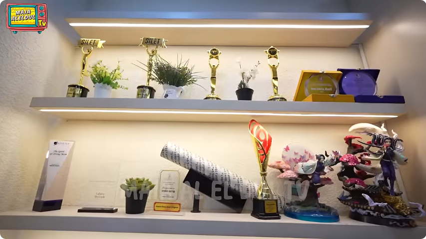 Hasil keringat sendiri usai cerai bisa beli rumah baru, intip 9 potret ruang tamu Inara Rusli