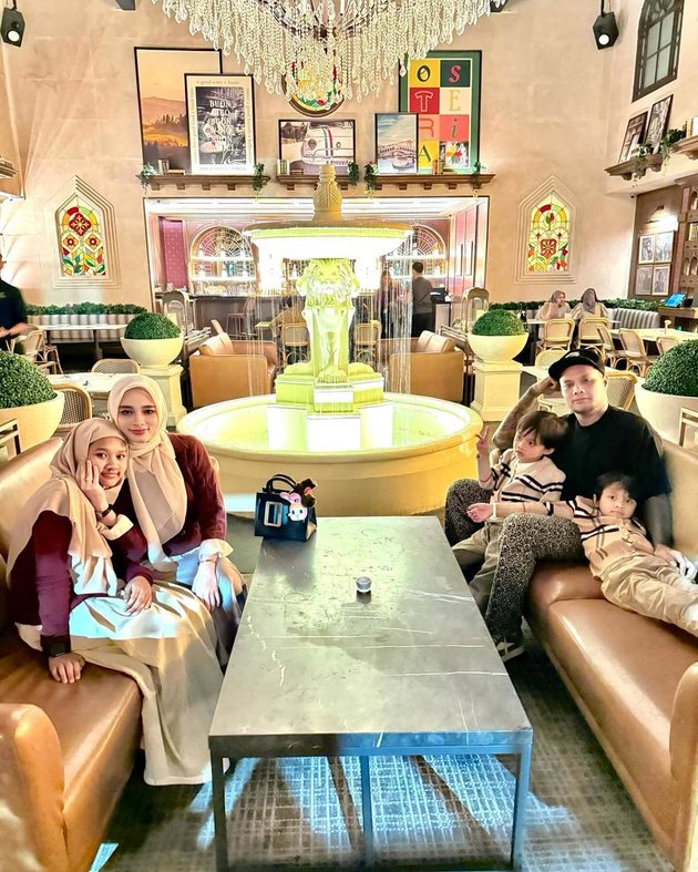 Hasil keringat sendiri usai cerai bisa beli rumah baru, intip 9 potret ruang tamu Inara Rusli