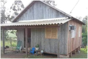 Luarnya terlihat jadul sederhana, 11 potret rumah papan ini punya kamar mandi mirip perumahan kompleks