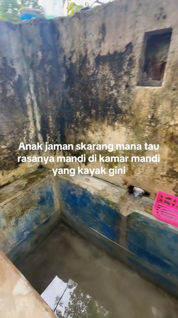 Penampakan kamar mandi jadul di kampung menyatu dengan alam, 7 potretnya bikin nostalgia masa kecil