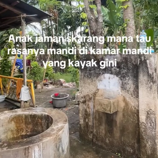 Penampakan kamar mandi jadul di kampung menyatu dengan alam, 7 potretnya bikin nostalgia masa kecil