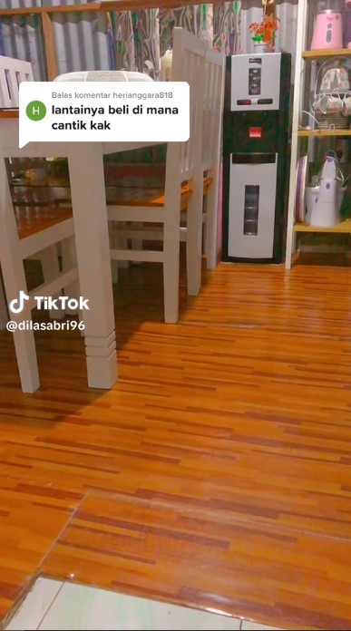 Definisi kerapian bukan soal kemewahan, 7 potret dapur dinding tanpa kitchen set ini sedap dipandang