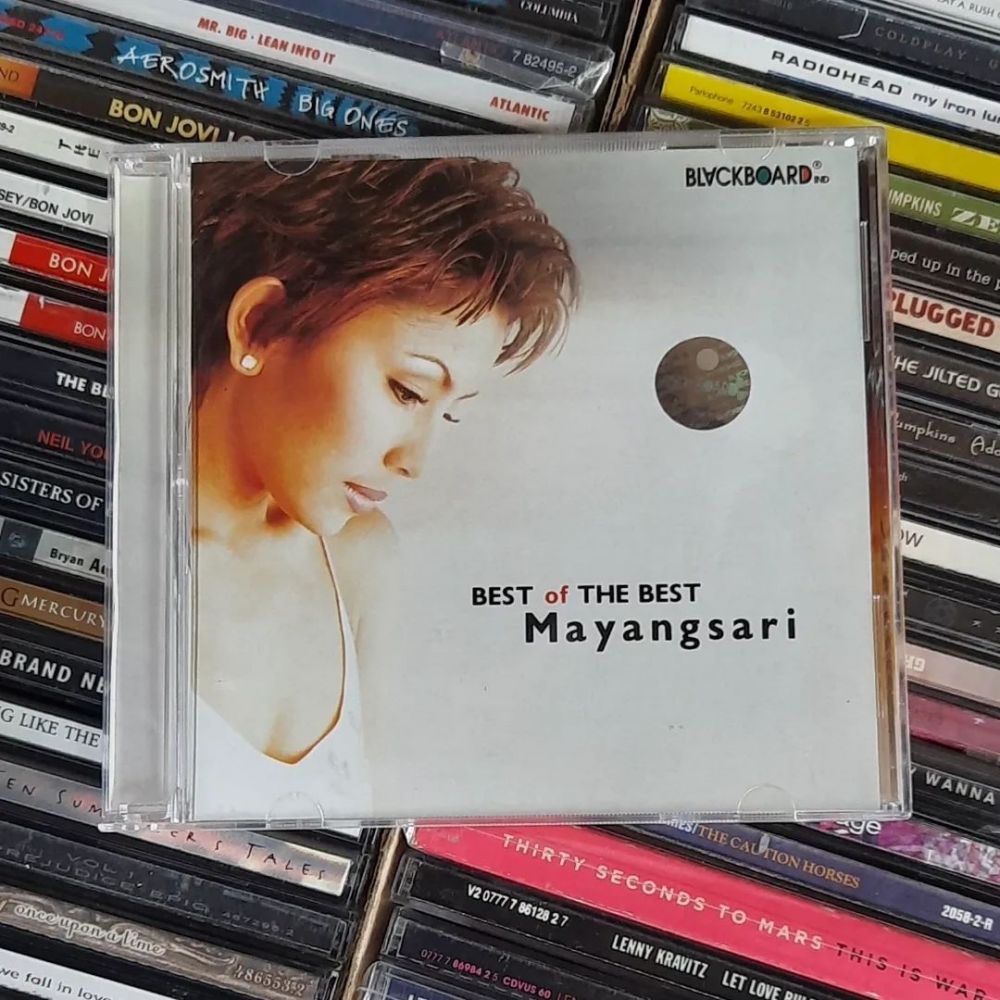 Gadis di samping Nike Ardilla dulu penyanyi top kini mantu keluarga Cendana, intip 11 potret lawasnya