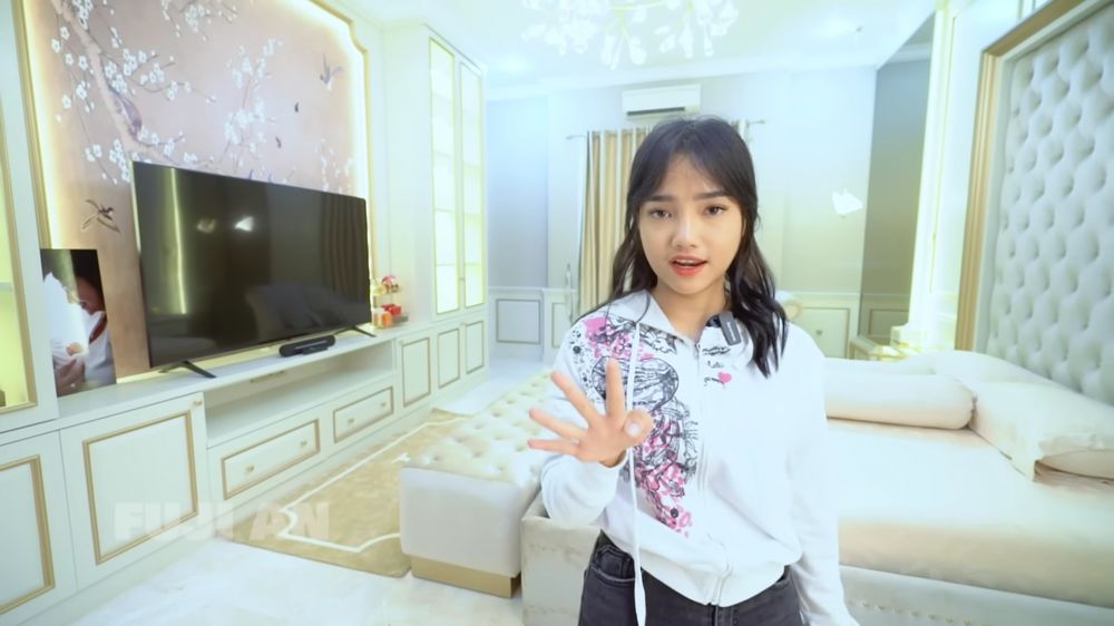Rumahnya ditaksir senilai Rp 13 M, begini 9 potret kamar mewah Fuji yang dibangun hanya dalam 3 minggu
