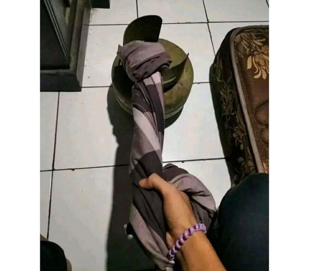  11 Momen lucu ini cuma ada waktu Ramadhan, kenapa sih harus pakai sarung?