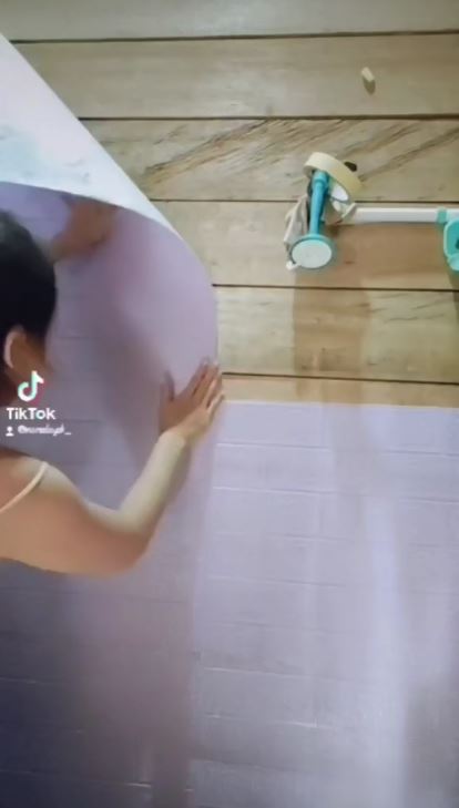 Renovasi cuma habis Rp 1 juta, 7 potret makeover kamar mandi dinding kayu ini hasilnya bikin takjub