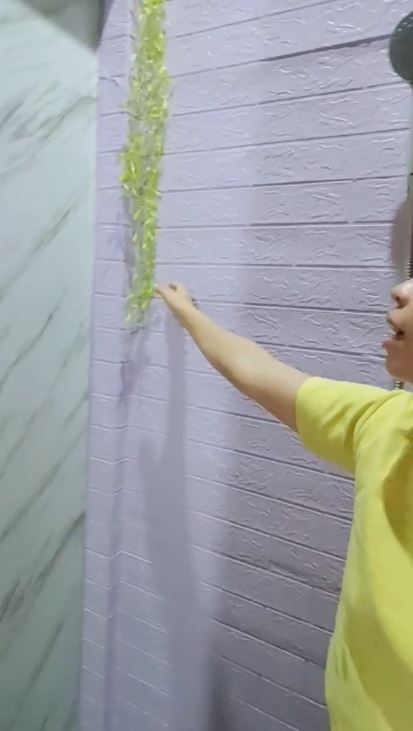 Renovasi cuma habis Rp 1 juta, 7 potret makeover kamar mandi dinding kayu ini hasilnya bikin takjub