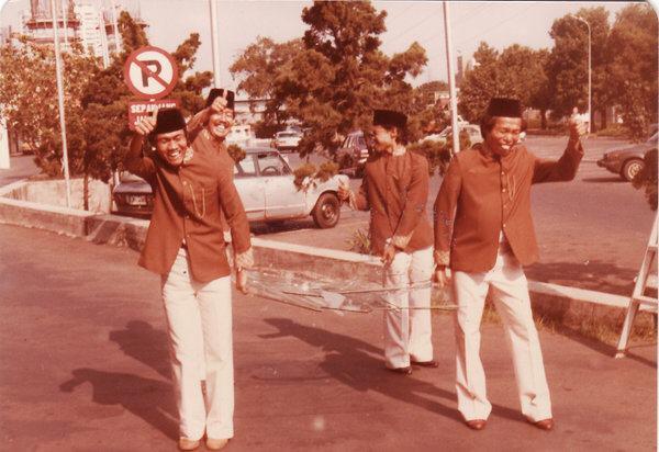 Pelawak ikonik di zamannya, begini 9 momen kenangan Mat Solar adu akting bareng Warkop DKI