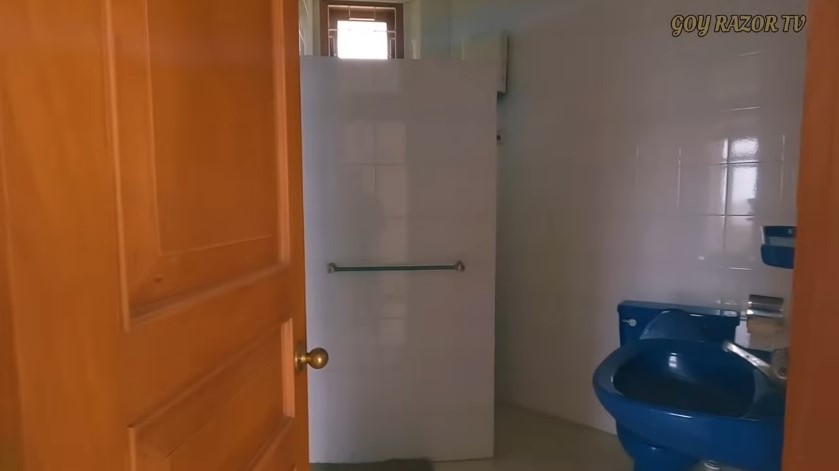 Kondisinya kosong 10 tahun, begini 11 penampakan rumah lawas Sarah Azhari yang megah bak istana