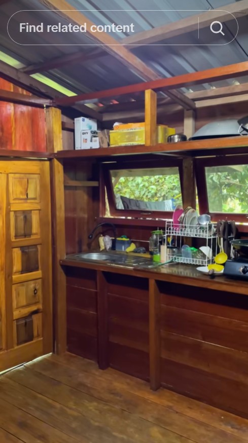 Definisi suami idaman, pria ini makeover dapur kayu istri, 9 potret hasilnya jadi tampak mewah