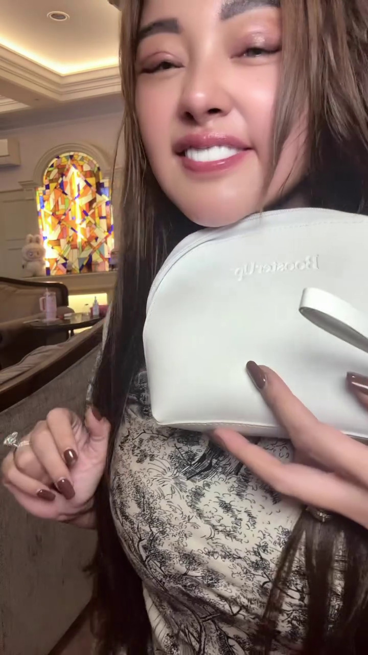 9 Potret Shindy Samuel usai jalani oplas di Korea banjir pujian, disebut balik ke masa gadis