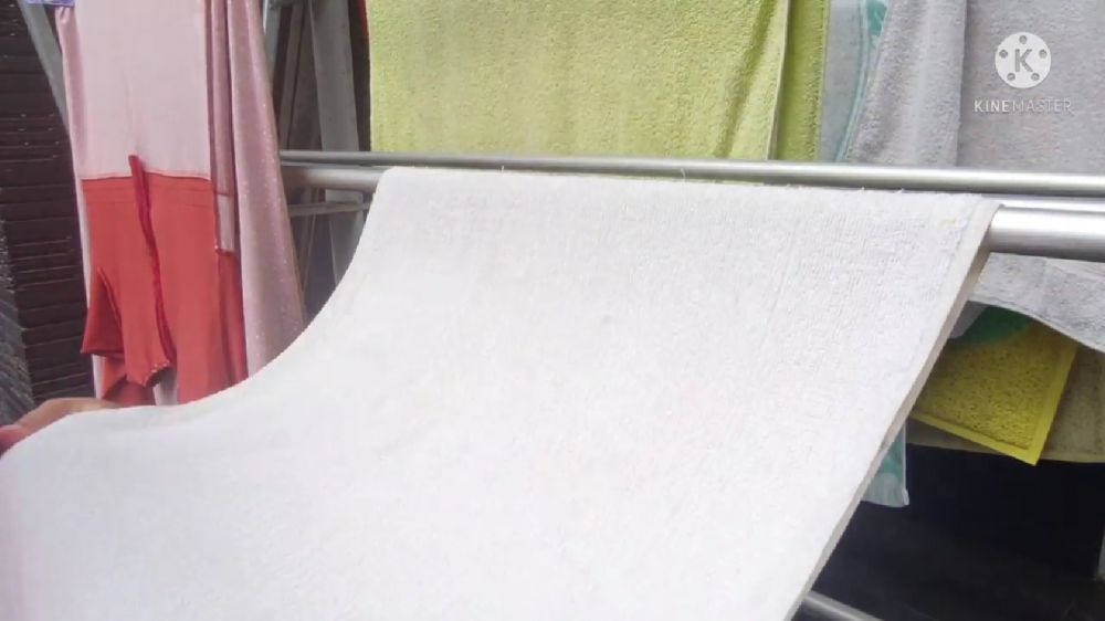 Trik ampuh cuci handuk dekil jadi bersih tanpa direndam air panas, pakai tambahan 1 bahan dapur