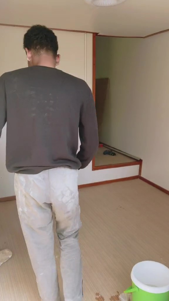Luarnya tampak reyot, ternyata 10 potret kamar di rumah kayu ini mirip hotel