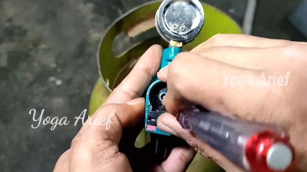 Trik agar regulator gas bocor longgar kembali rapat dan kompor berfungsi lagi, cuma pakai 1 sampah