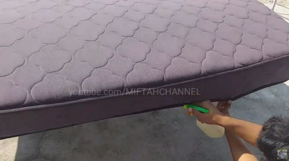 Trik mudah menghilangkan kutu kasur tanpa kapur barus, cuma pakai 1 bahan dapur