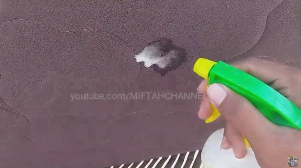 Trik mudah menghilangkan kutu kasur tanpa kapur barus, cuma pakai 1 bahan dapur
