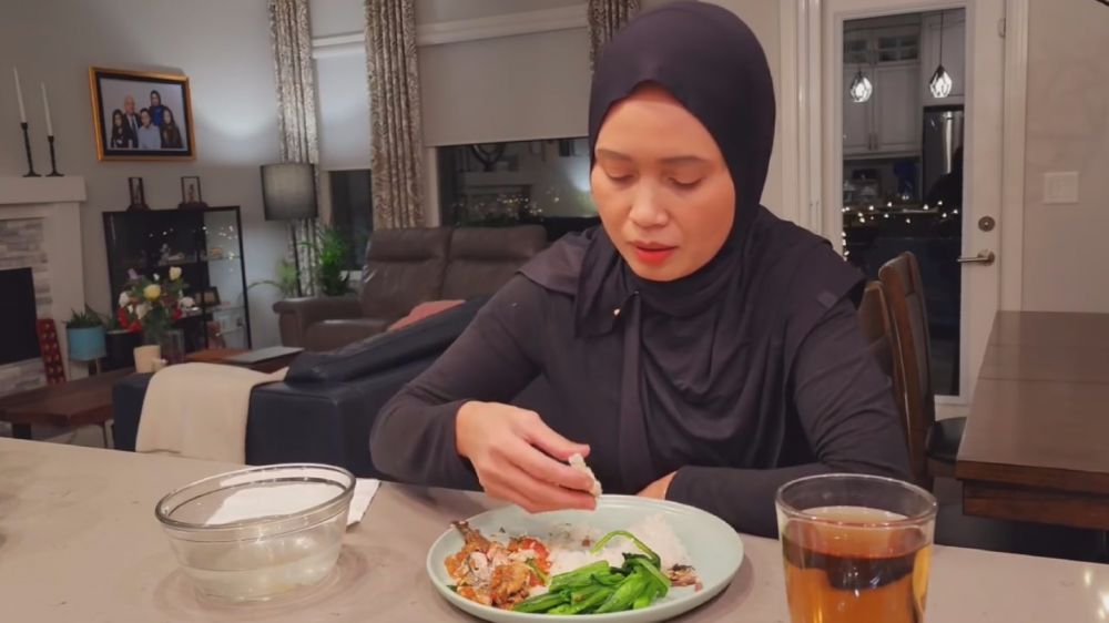Dulu TKW kini jadi YouTuber sukses bangun rumah mewah di Kanada, intip 9 potret dapur Nikmatul Rosidah