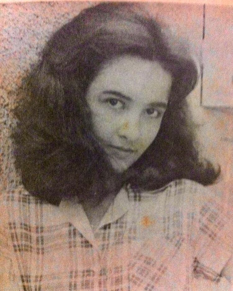 Kekasih Dono di Warkop ini kini tinggal di Amerika Serikat, ini 11 transformasinya yang awet muda