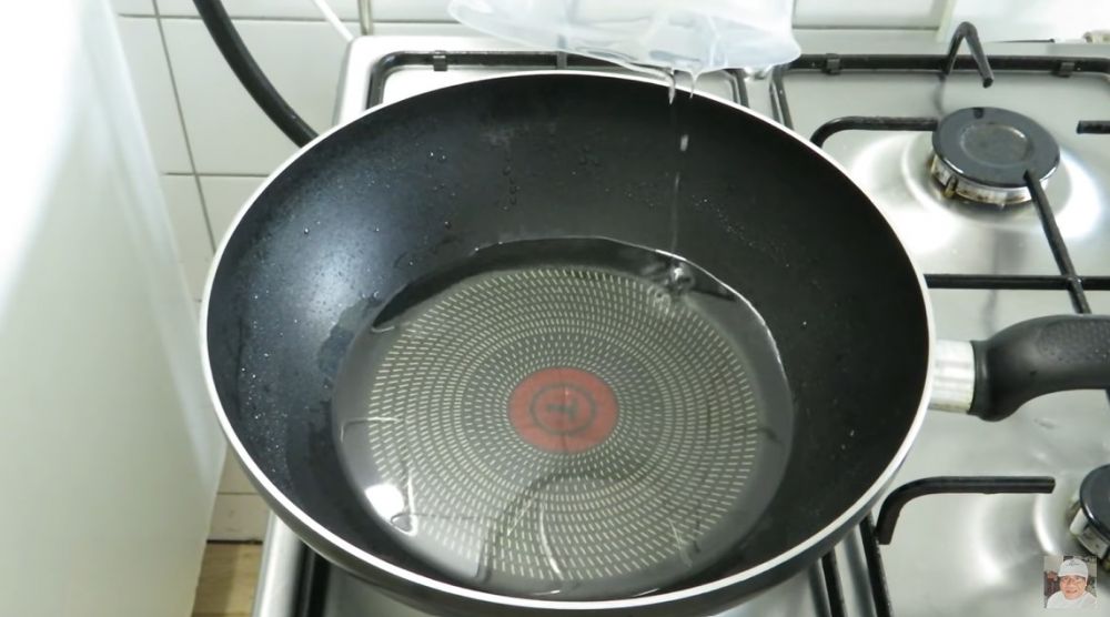 Cukup tambah 1 bahan dapur ini, terong gorengmu garing dan minim minyak