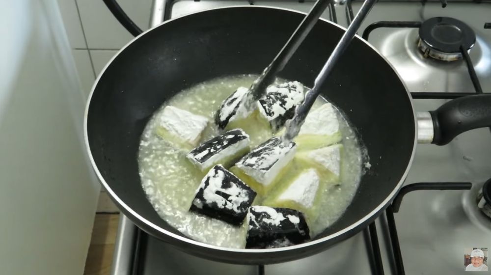 Cukup tambah 1 bahan dapur ini, terong gorengmu garing dan minim minyak