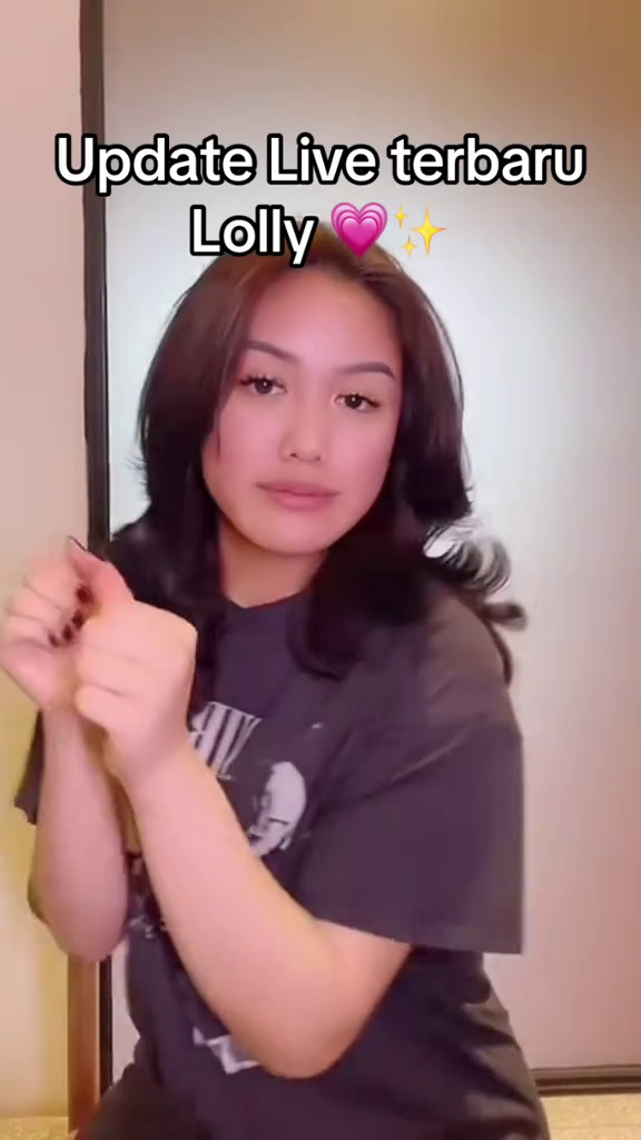 Tampak bahagia akur dengan keluarga, 9 potret Lolly kembali aktif main medsos dipuji makin glowing