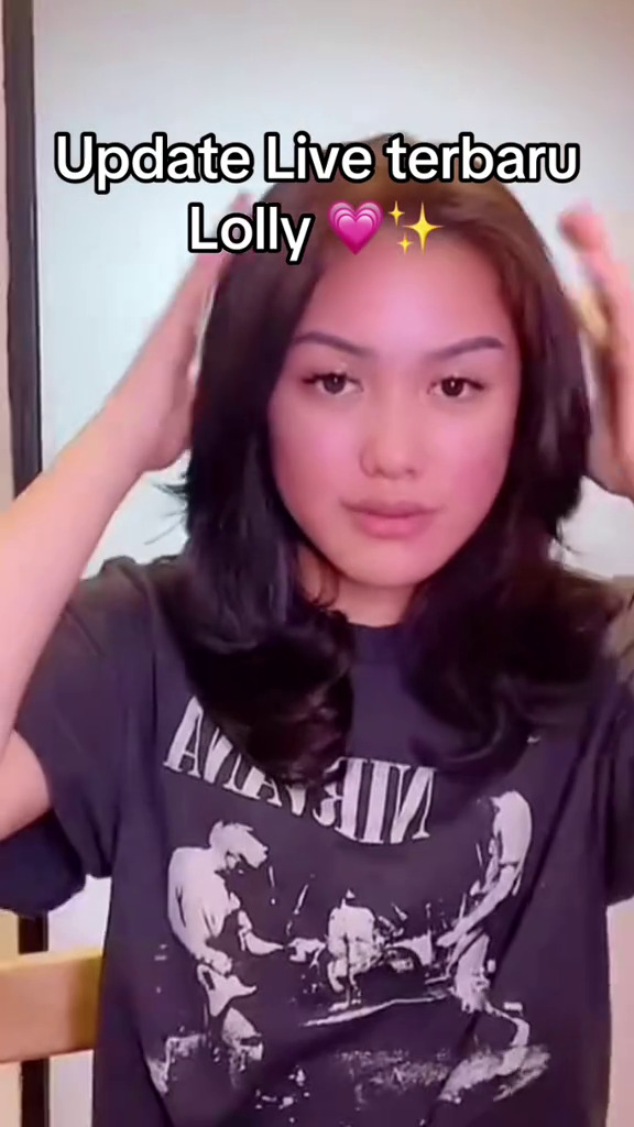 Tampak bahagia akur dengan keluarga, 9 potret Lolly kembali aktif main medsos dipuji makin glowing