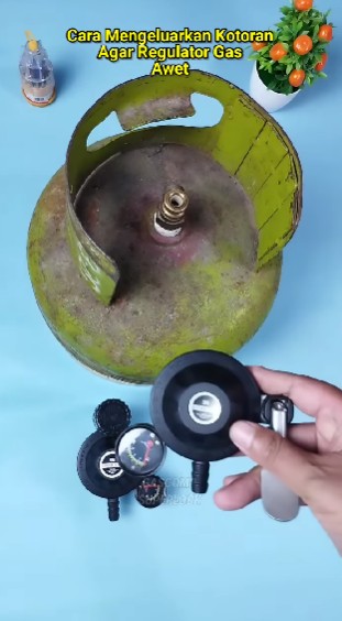Trik sederhana bersihkan endapan kotoran pada regulator, bikin gas awet berbulan-bulan