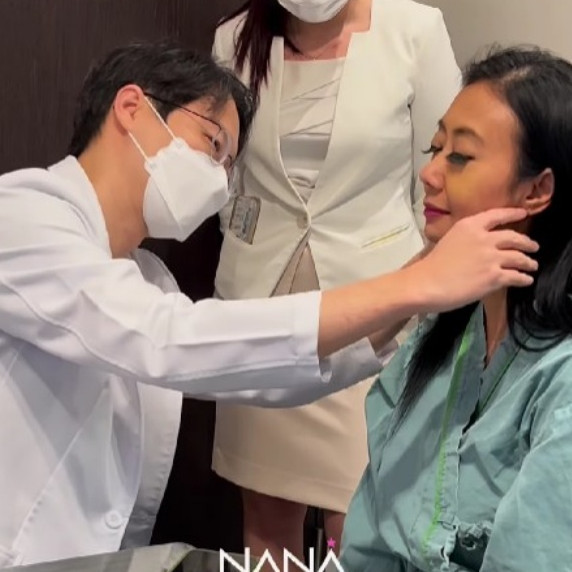 9 Potret Asri Welas usai operasi anti-aging di Korea Selatan, disebut jadi lebih muda 10 tahun