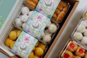 Resep snowball cookies almond, lembut dan gurih dengan taburan gula halus