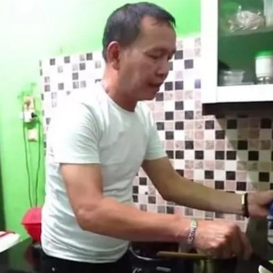 Padahal rumahnya mewah bak istana tapi dapurnya cuma sepetak, ini 9 potret tempat masak Ayu Ting Ting 