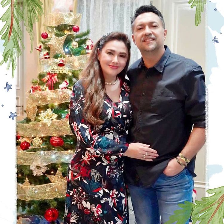 Pria yang meluk Nike Ardilla ini kini jadi produser film, begini 11 potret terbarunya