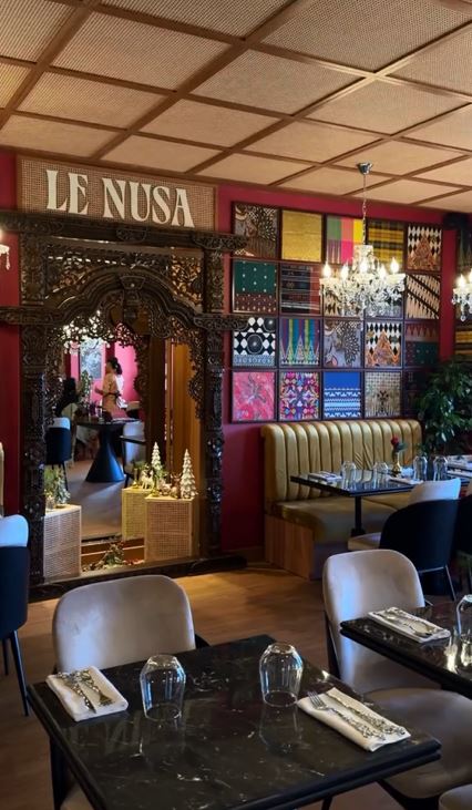 Harga ayam gepreknya bikin melongo, intip 11 potret restoran Le Nusa milik Raffi Ahmad di Paris