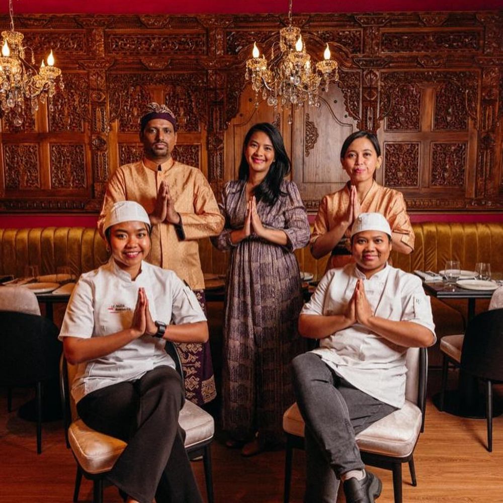 Harga ayam gepreknya bikin melongo, intip 11 potret restoran Le Nusa milik Raffi Ahmad di Paris