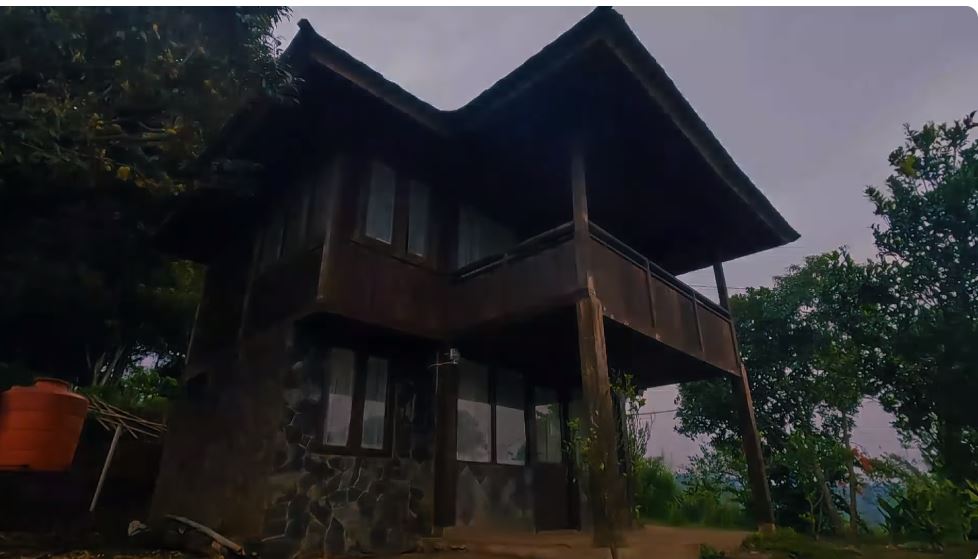 Mirip istana di tengah sawah, 11 potret disebut rumah Anjasmara 5 tahun tak terurus