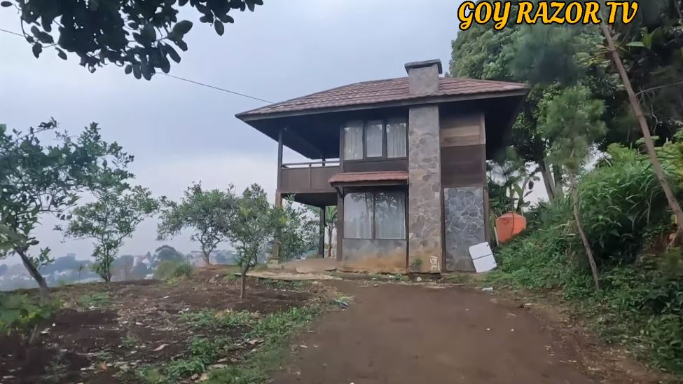 Mirip istana di tengah sawah, 11 potret disebut rumah Anjasmara 5 tahun tak terurus