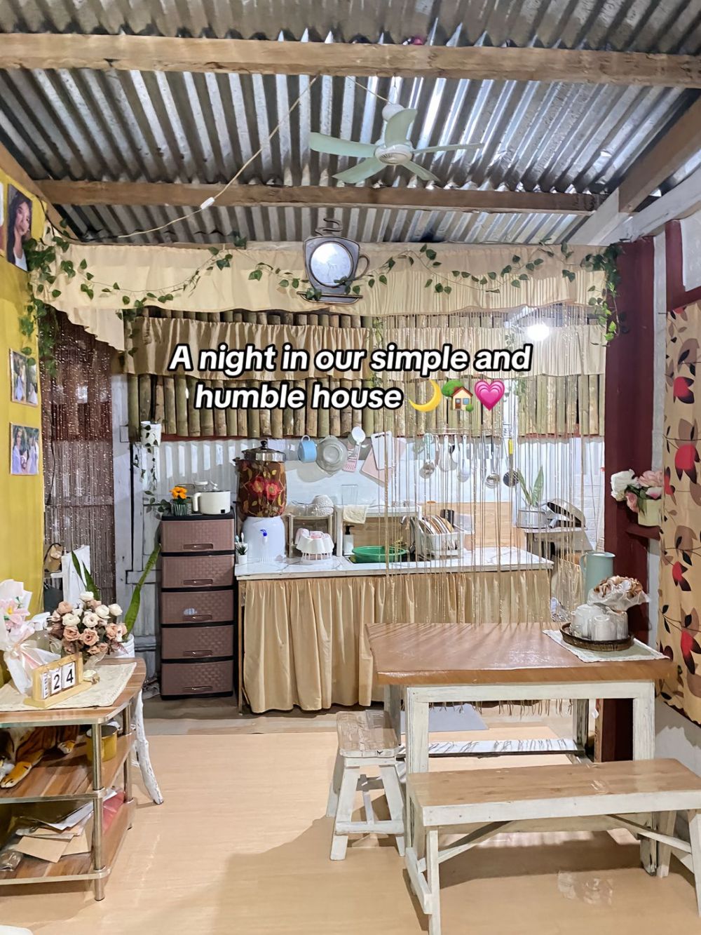 Rumah kayu sederhana ini interiornya bak nginep di vila berdesain vintage, ini 9 potretnya