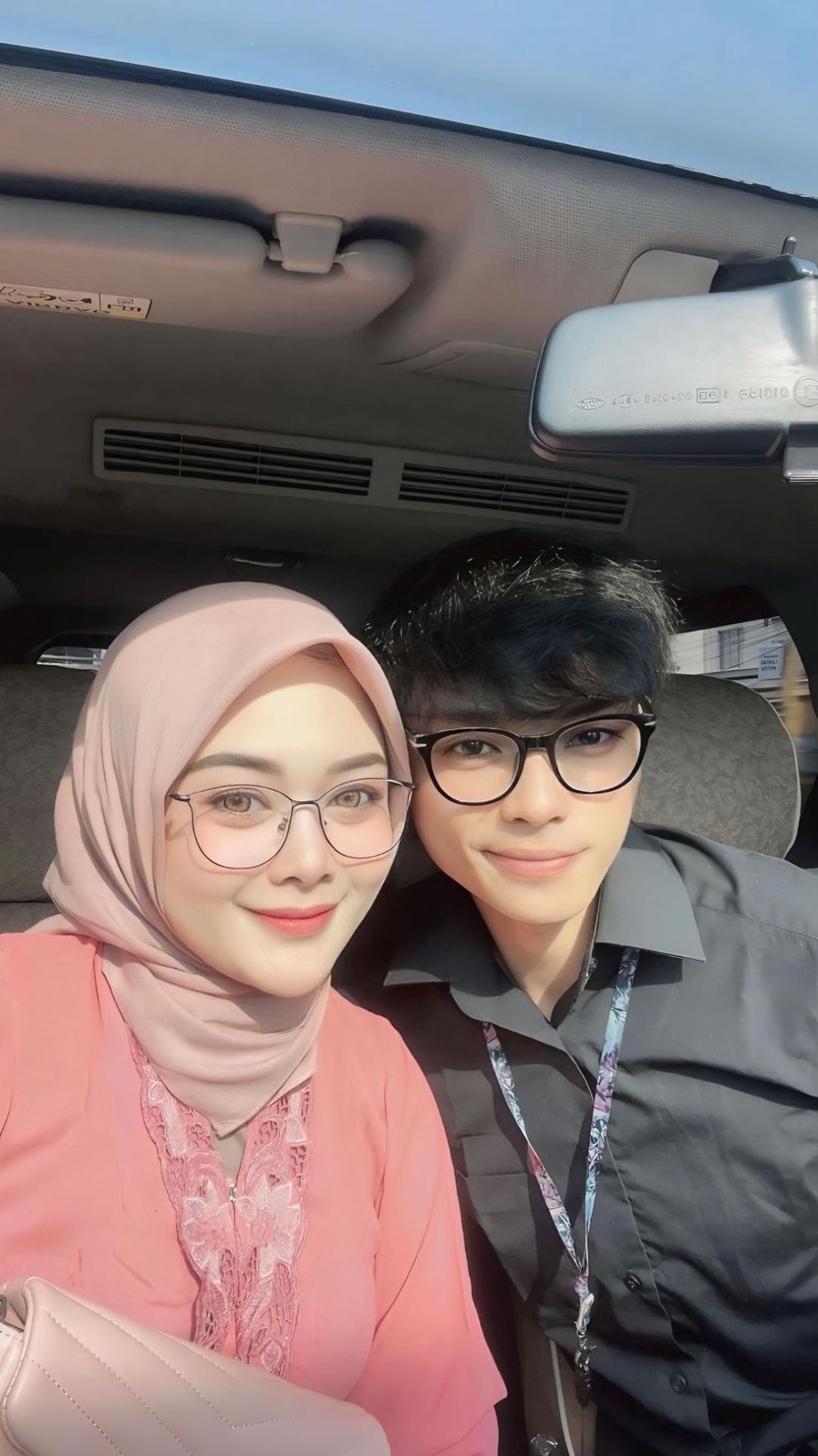 Yessy dulu gagal nikah karena minta surat sertifikat rumah, kini sudah punya suami, ini 9 potretnya