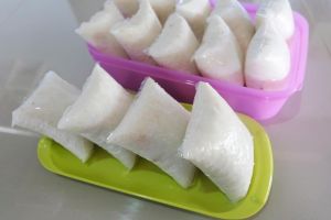 Cara mudah membuat lontong plastik yang kenyal dan irit gas