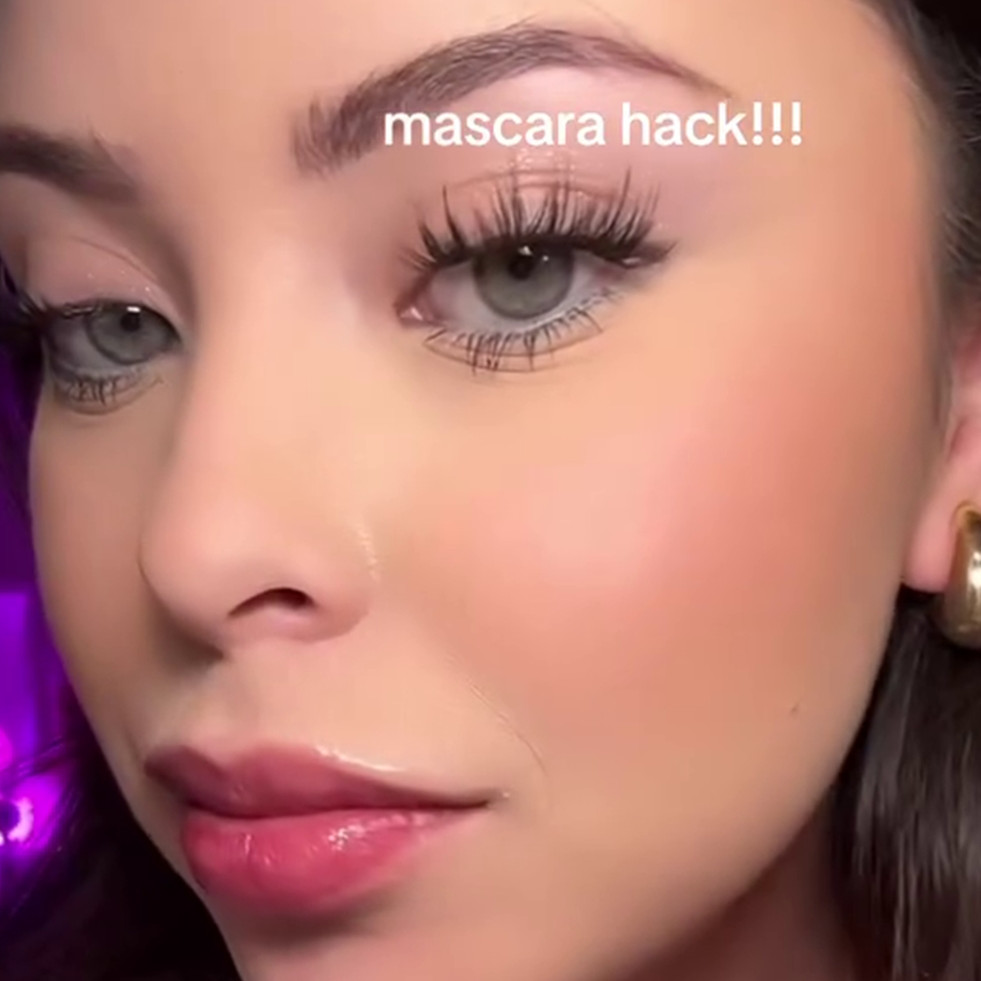 Jangan pakai micellar water, begini cara hapus coretan maskara tanpa bikin complexion rusak