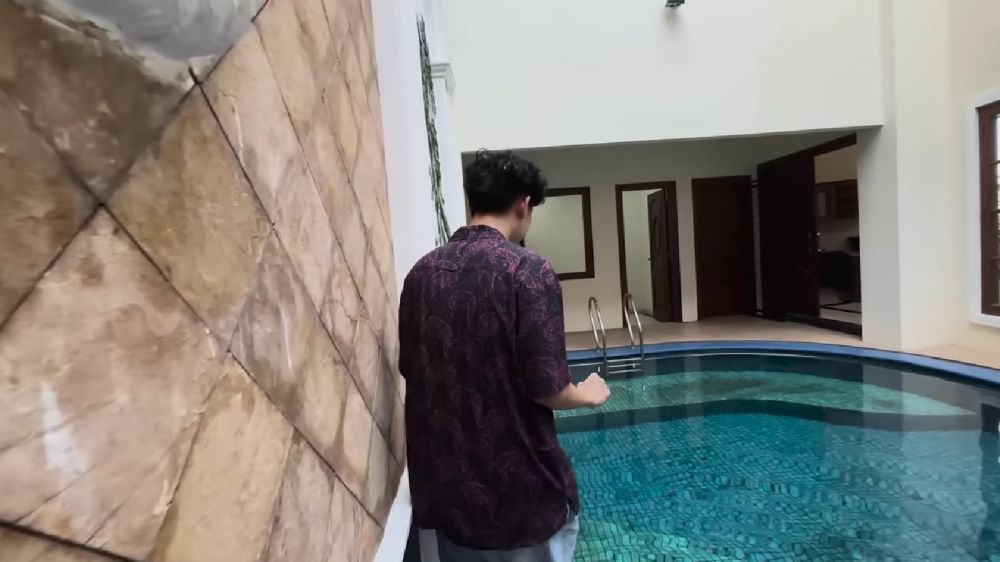 Rumahnya senilai Rp20 M, intip 9 potret dapur kotor Willie Salim kitchen set-nya jadul pakai kayu