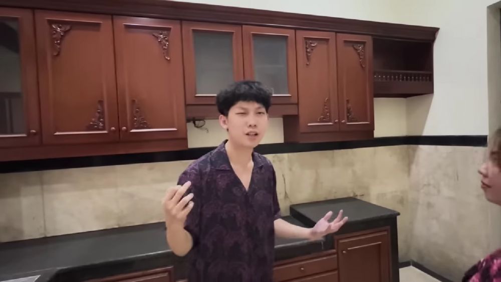 Rumahnya senilai Rp20 M, intip 9 potret dapur kotor Willie Salim kitchen set-nya jadul pakai kayu