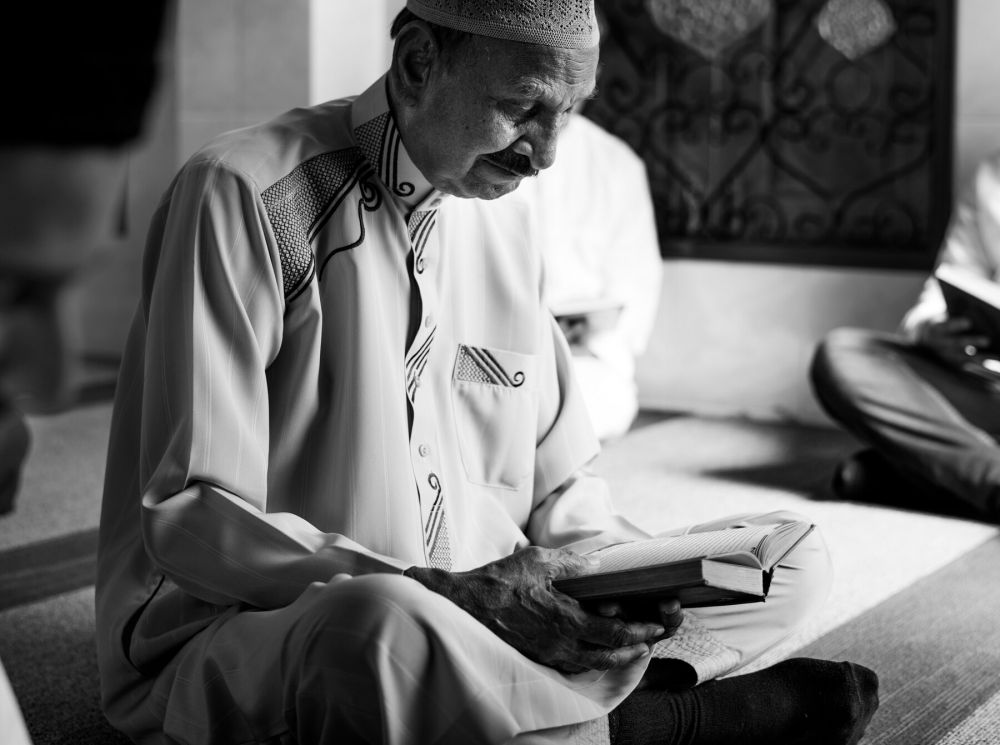 Doa ziarah kubur orang tua, lengkap dengan keutamaan, adab dan tata cara saat ziarah kubur